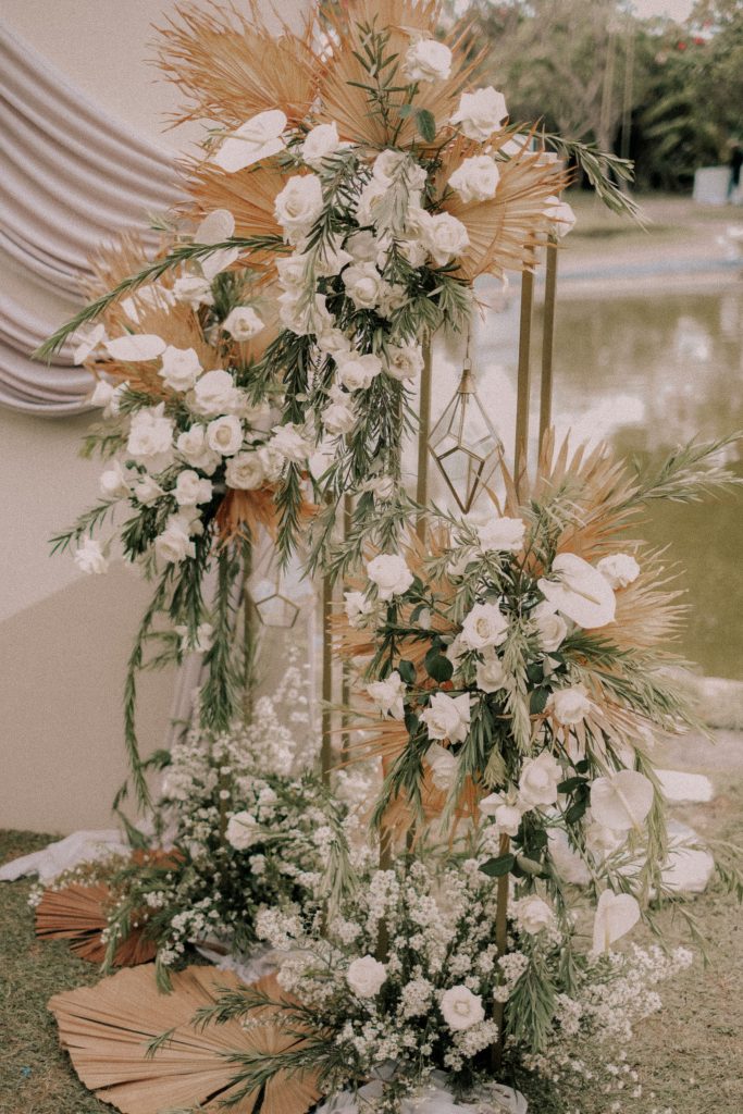floral arrangements for classic wedding decor
