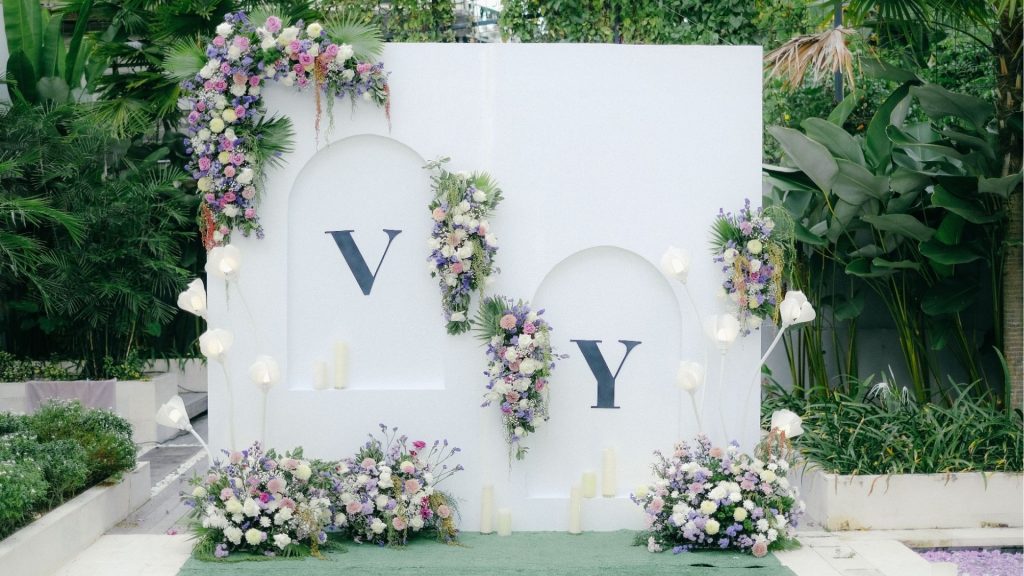 personal and intimate minimalist wedding backdrop decoration