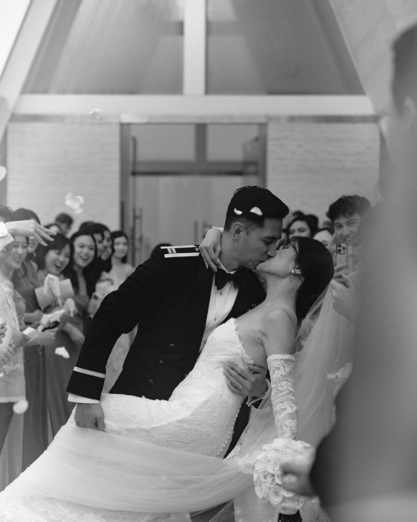 romantic kissing