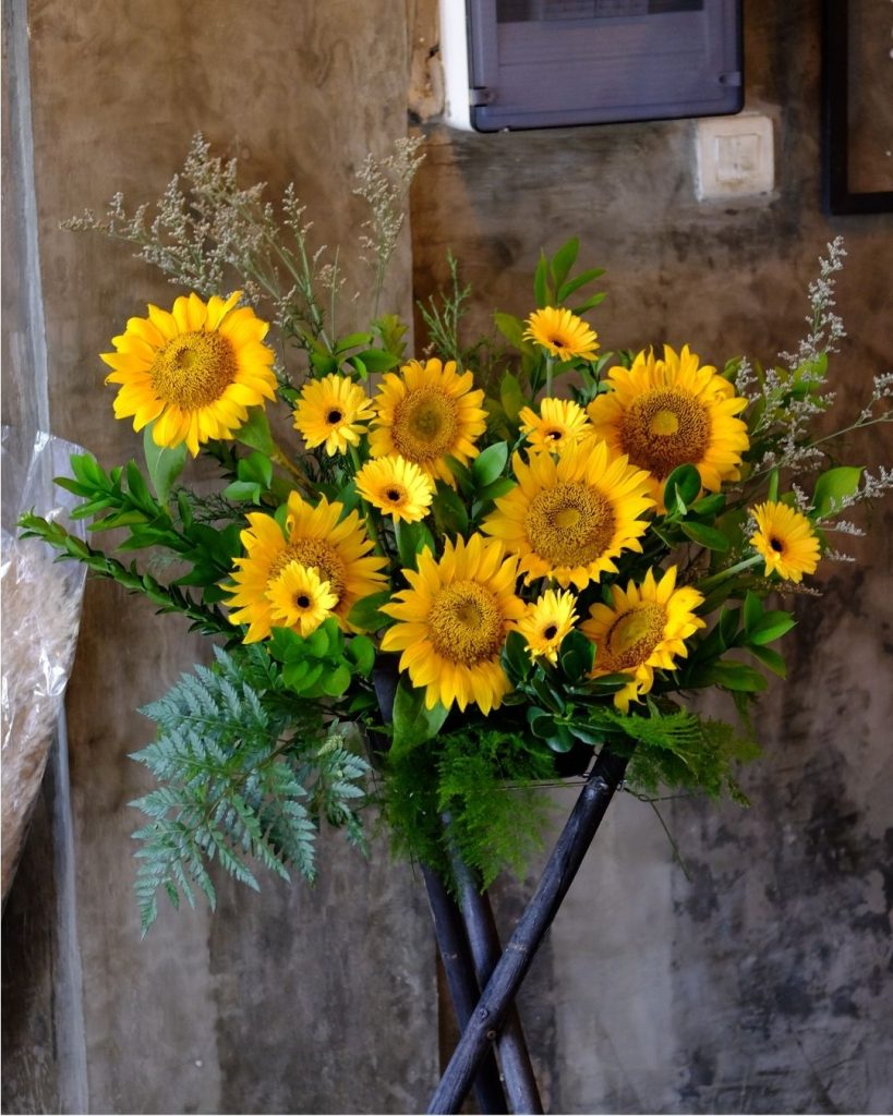 FIX sunflower couple symbolism romantic moment